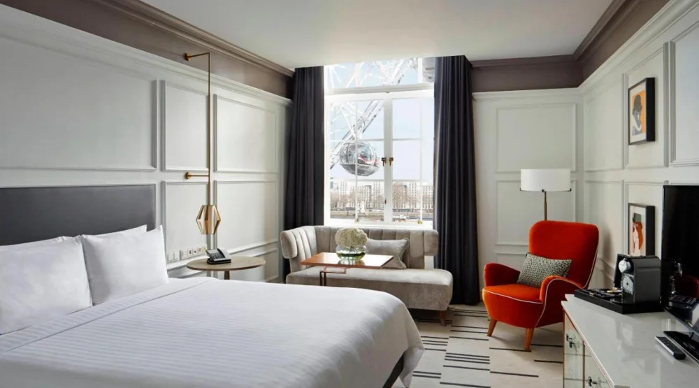 Superior King Room with View Of Big Ben at London Marriott Hotel County Hall