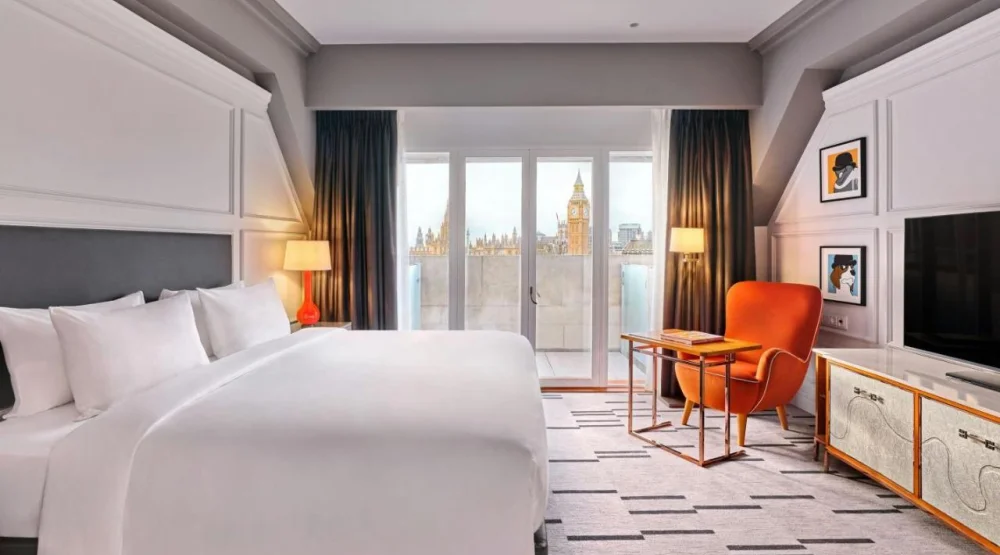 King Room with Balcony and River Thames View at London Marriott Hotel County Hall