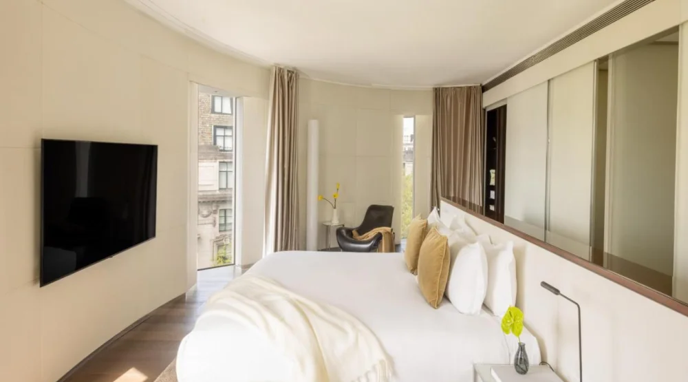 Two Bedroom Beyond Me Suite + Panoramic City View at ME London