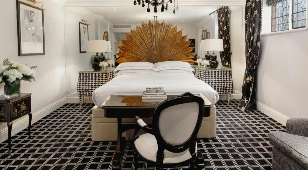 Junior Suite at The Milestone Hotel & Residences