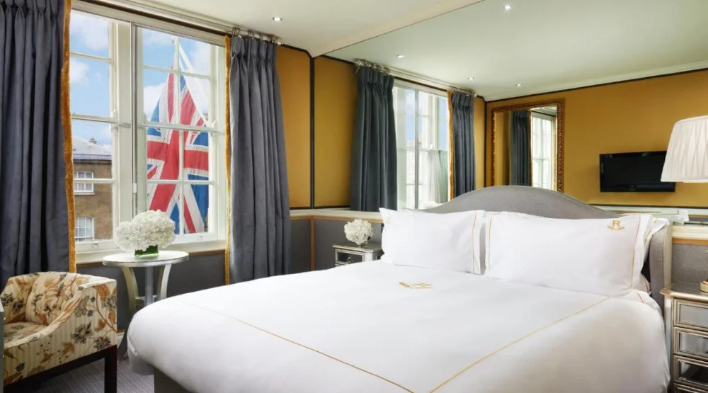 Royal Mews View Classic Double at Rubens At The Palace