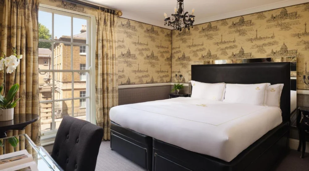 Royal Mews View King Room at Rubens At The Palace