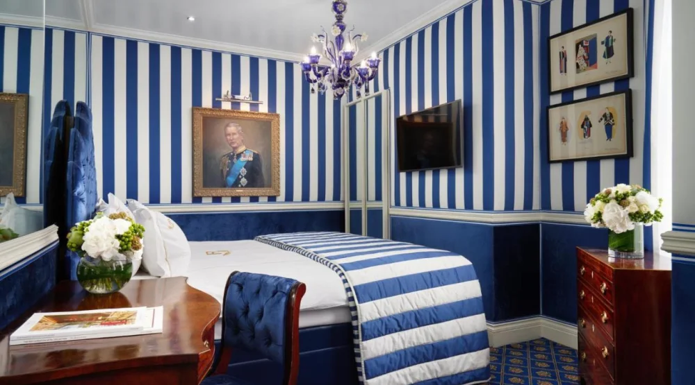 Royal Themed King Room at Rubens At The Palace