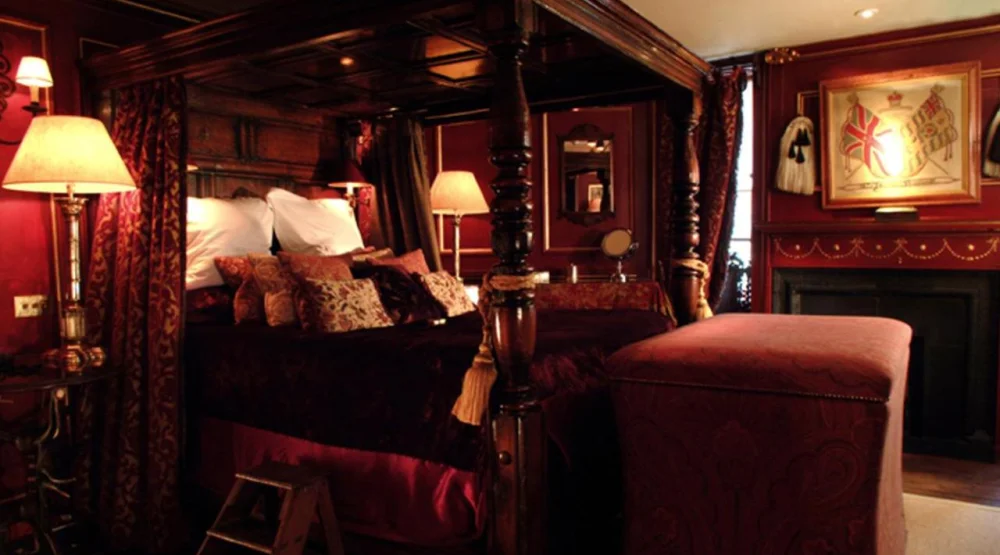 Deluxe Suite - Armory at The Witchery