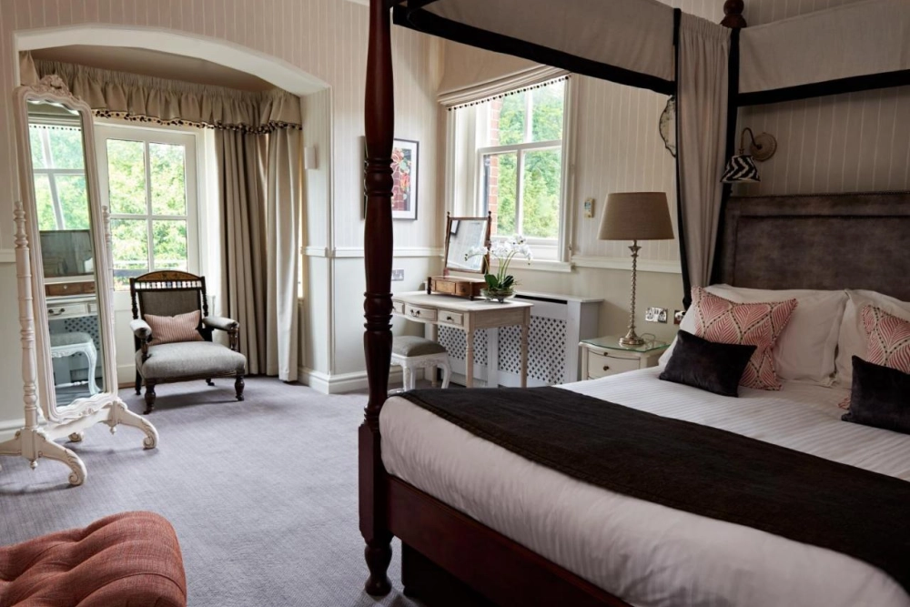 Careys Manor Hotel & SenSpa - Hotel Photo 1