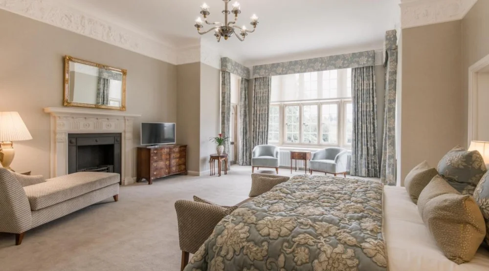 Mansion State Suite at Tylney Hall Hotel