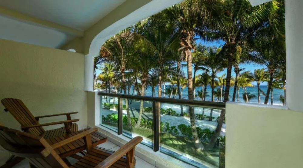 Beachfront Junior Suite at El Dorado Royale