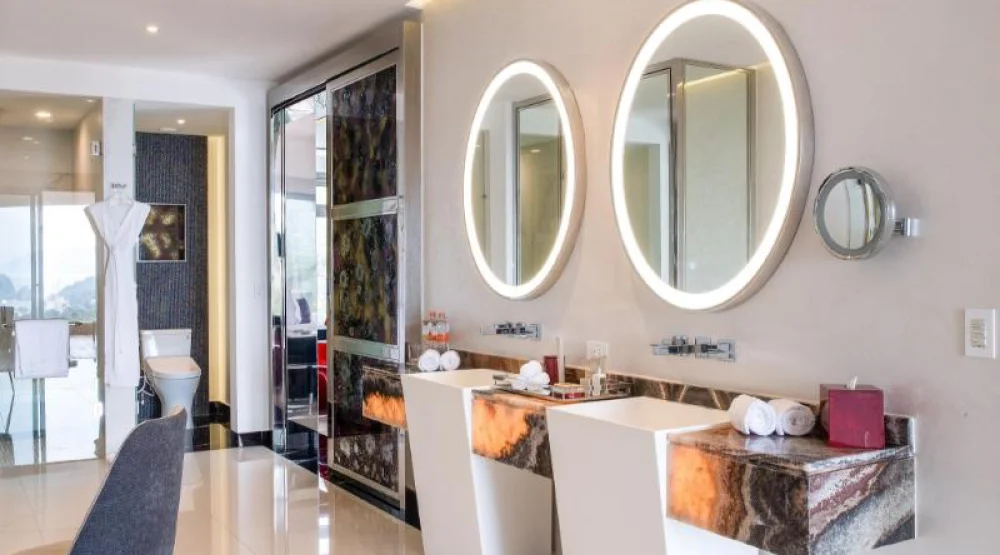 Corner Ocean View Suite at Hotel Mousai