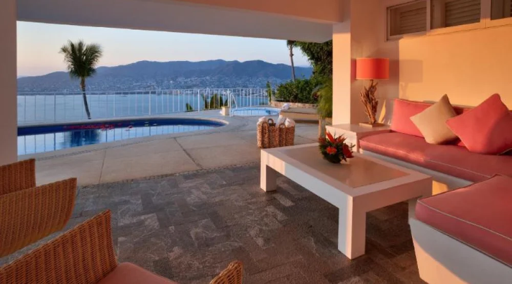 Master Suite with Hot Tub at Las Brisas Acapulco