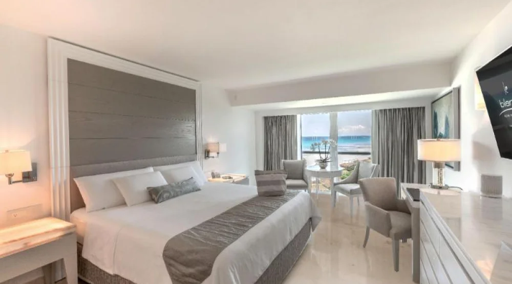 Royale Deluxe Partial Ocean View at Le Blanc Spa Resort