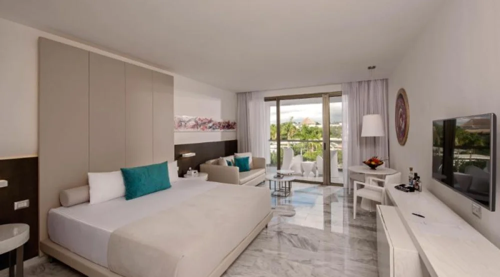 Deluxe Junior Suite at Platinum Yucatan Princess