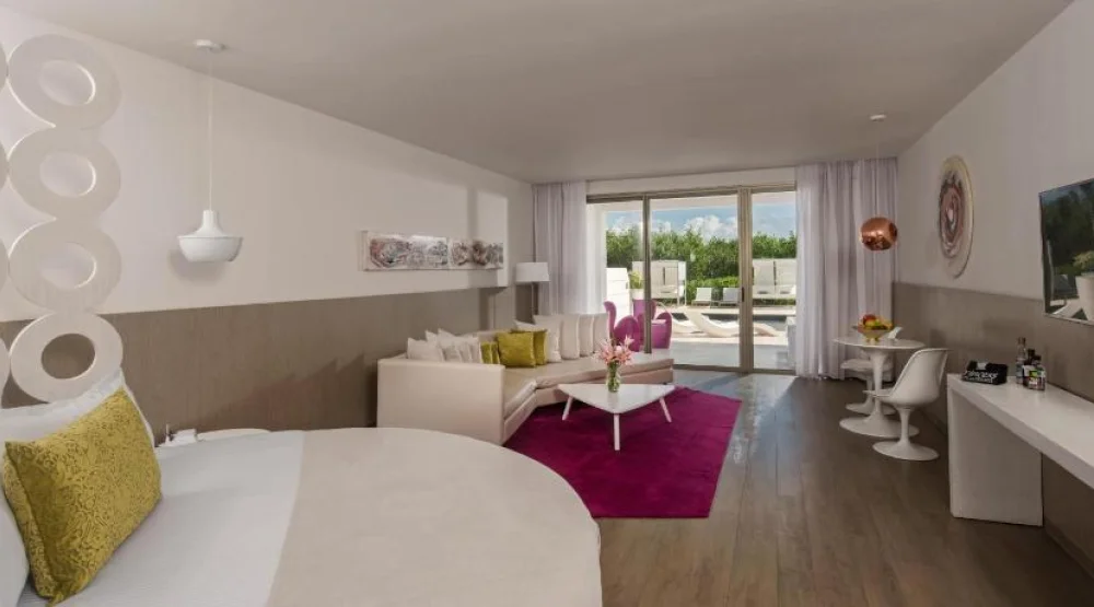 Honeymoon Suite Swimout (adults Over 18 Years Old Only) at Platinum Yucatan Princess