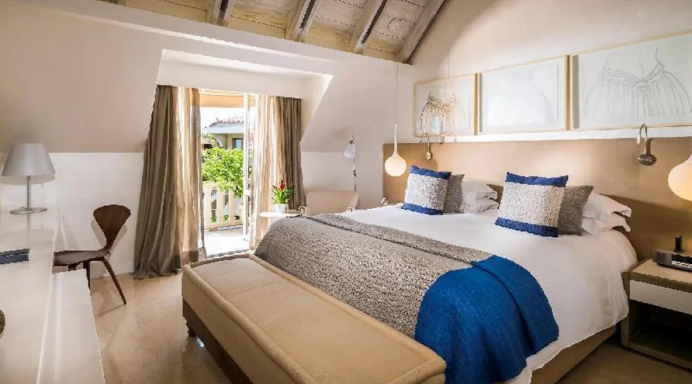 Deluxe One King Bed Room at Sofitel Legend Santa Clara