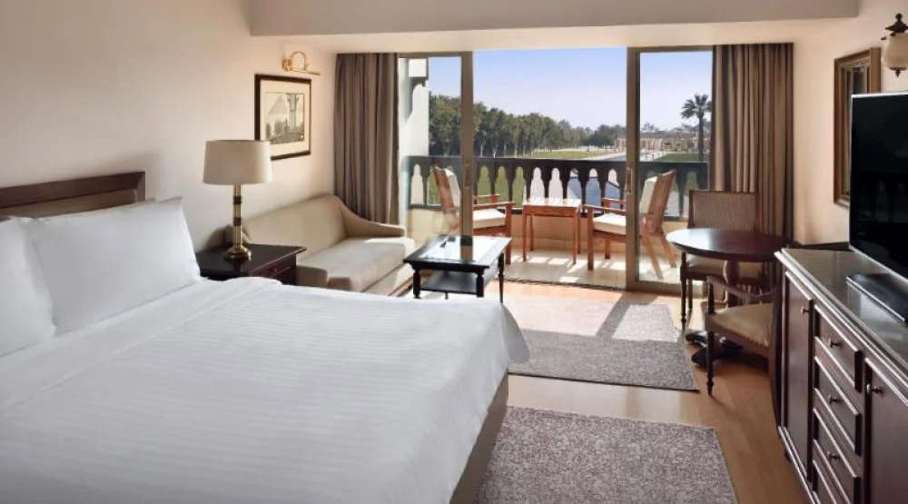 Deluxe Guest Room, One King, Garden View, Balcony at Marriott Mena House Cairo