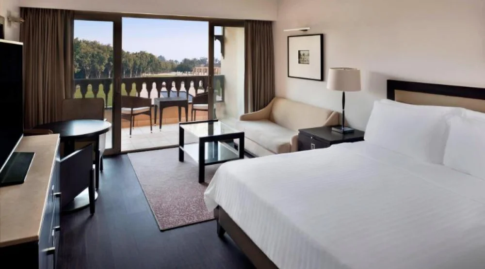 Deluxe Guest Room, Executive Lounge Access, Guest Room, One King, Garden View, Balcony at Marriott Mena House Cairo