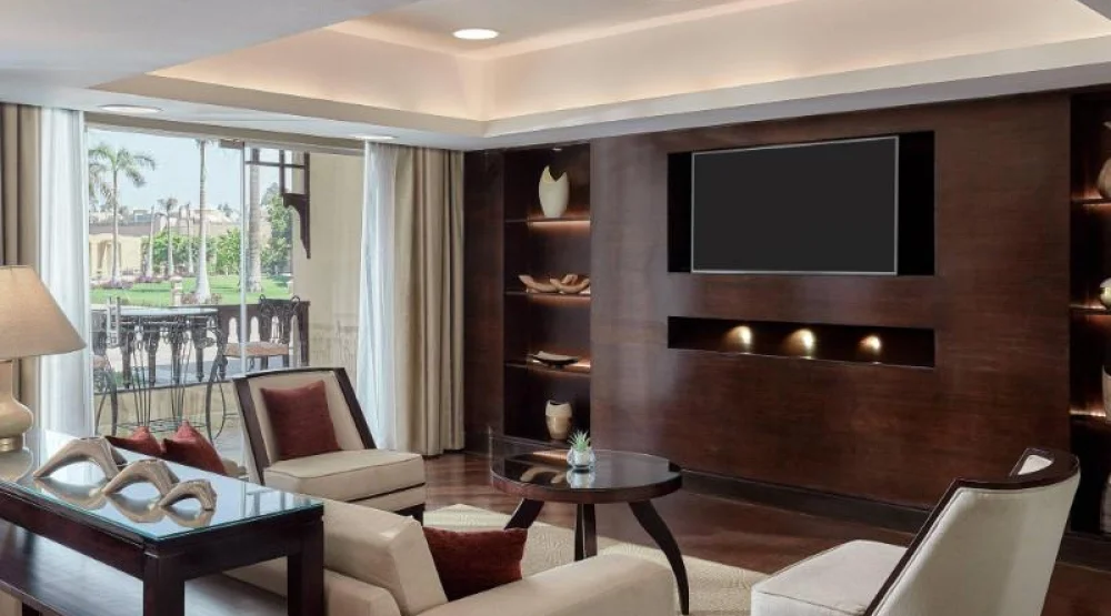 Deluxe Guest Room, Executive Lounge Access, Guest Room, Two Twin, Parial Pyramid View at Marriott Mena House Cairo