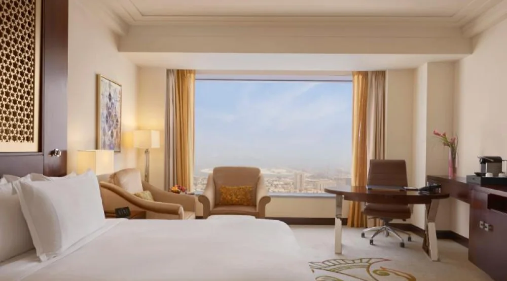 King Deluxe Room - Skyline View at Conrad Dubai