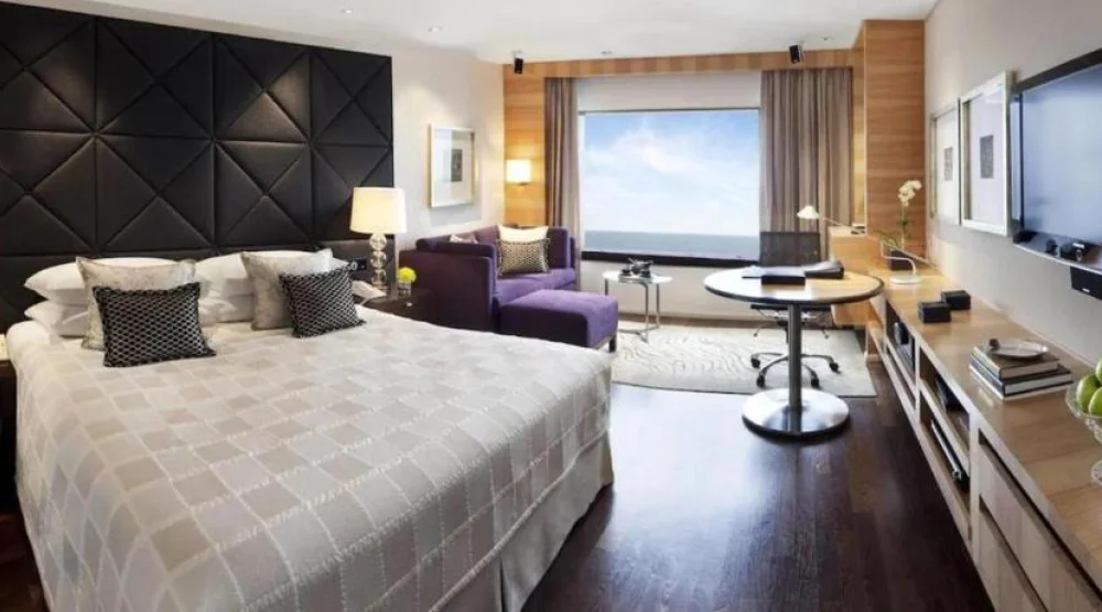 Grande Luxury King Bed at Taj Lands End