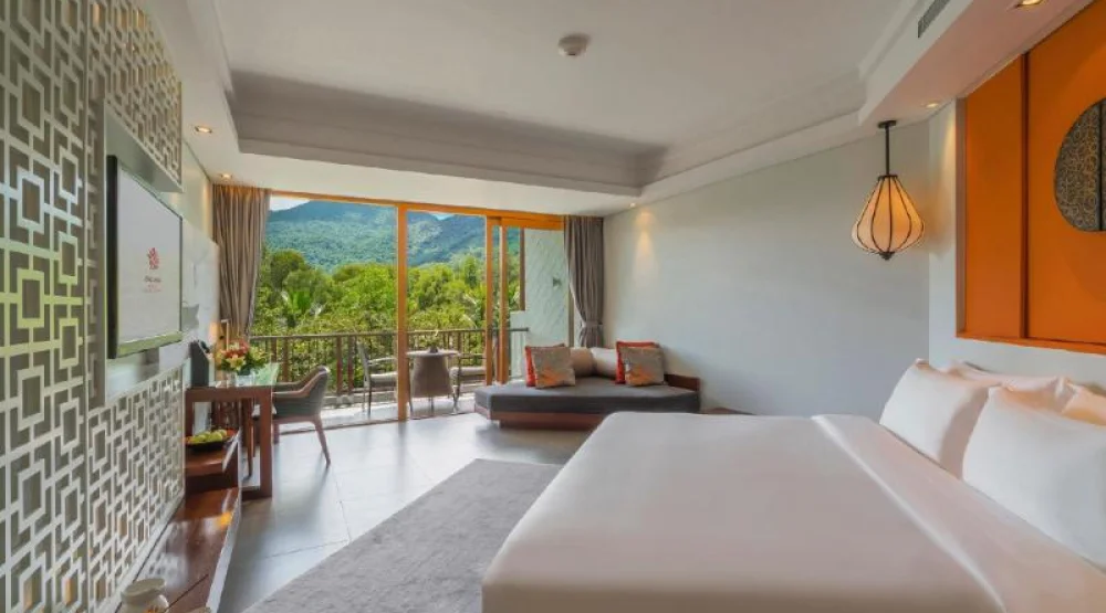 Garden King Grand with Balcony at Angsana Lang Co