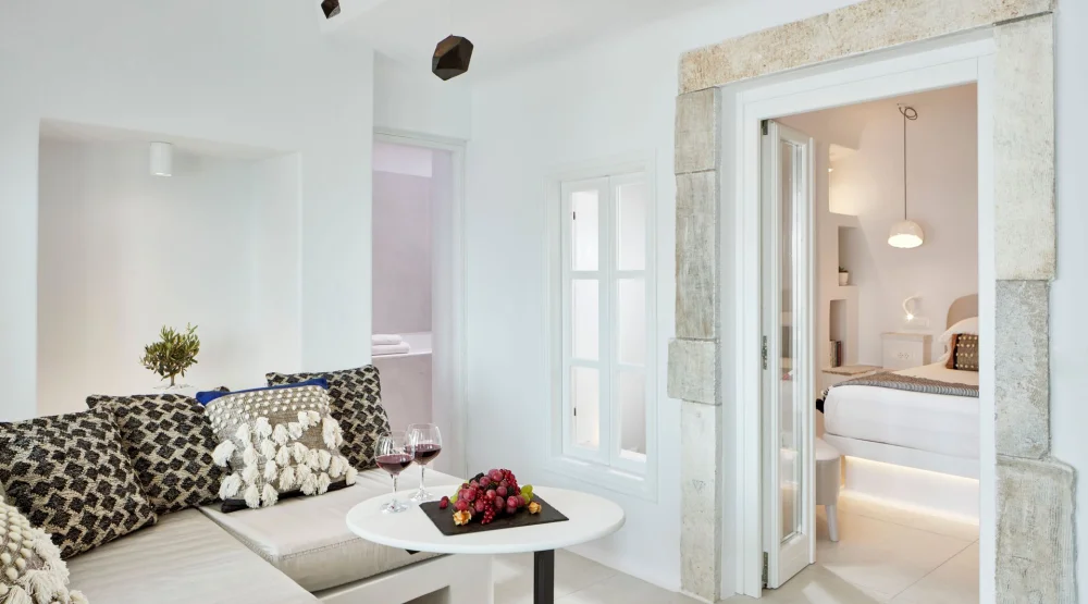 The Cosmopolitan Suite with Indoor Jacuzzi and Sea View at Cosmopolitan Suites