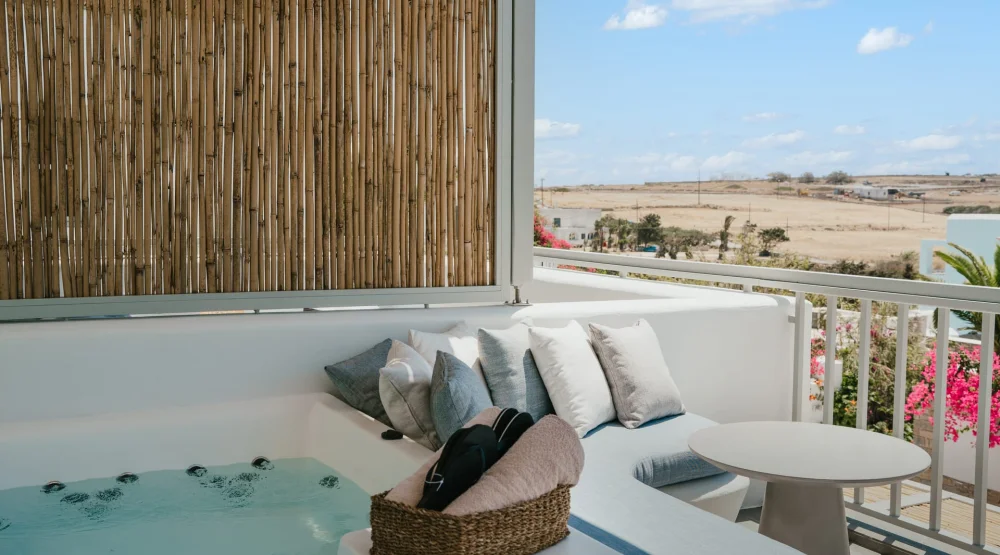 Deluxe Double Room with Sea View and Jet Tub at Mr & Mrs White Paros