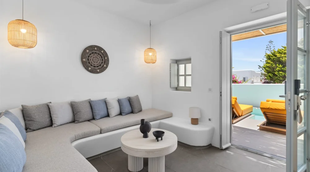 One Bedroom Suite Wiith Private Pool at Mr & Mrs White Paros