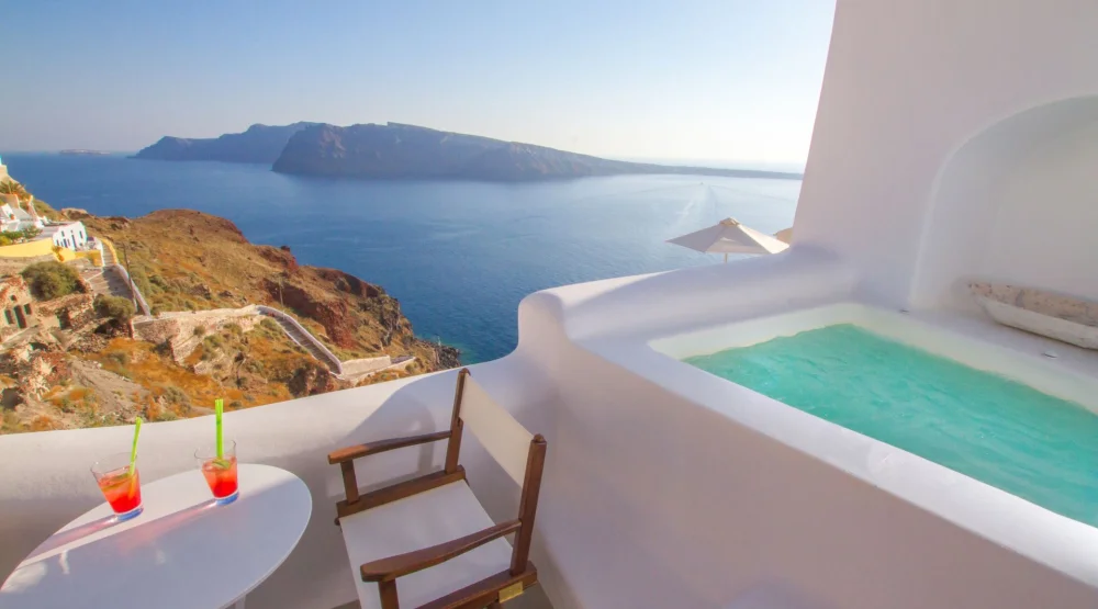 Cave Superior Studio with Outdoor Hot Tub Caldera and Sea View at Oia Mare Villas