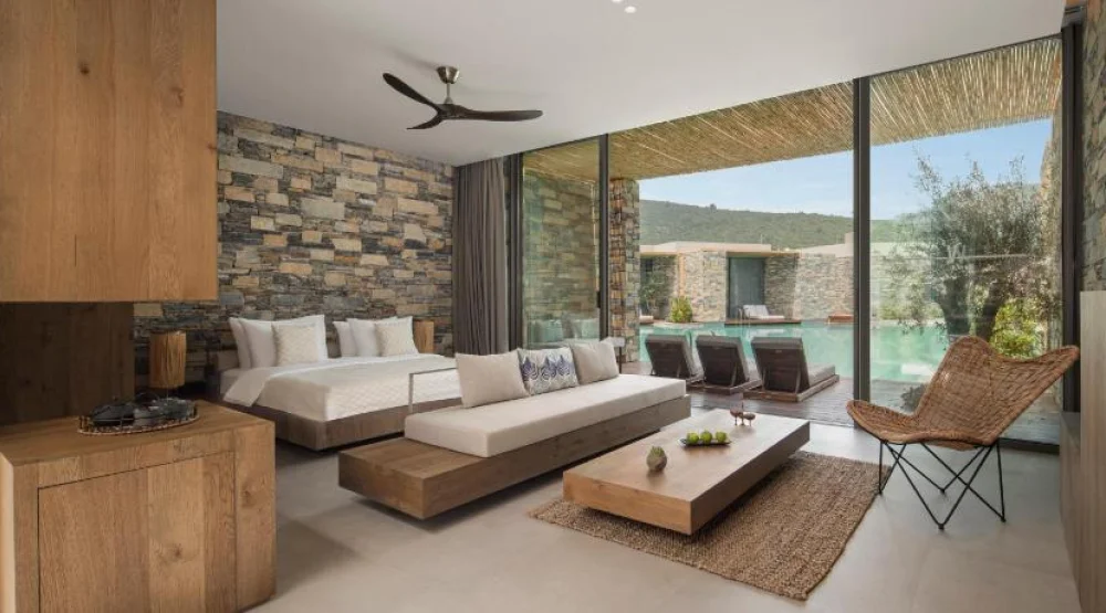 Lagoon Family Swim-up at Voyage Torba & Private Hotel