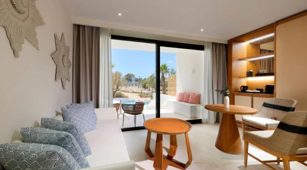 Signature Level Junior Suite Swim Up at TRS Ibiza Hotel