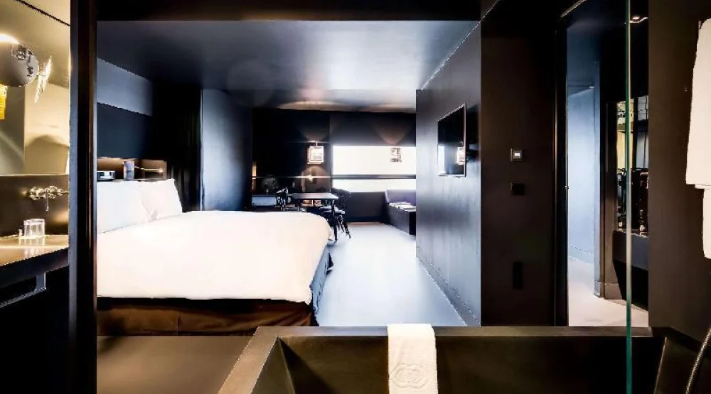 So Black Suite, One King Size Bed, View Of The Da Nube Canal at SO Vienna
