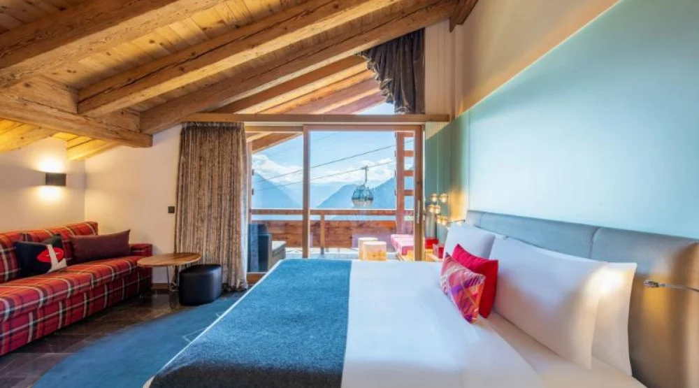 Cool, Junior Suite, One King, Sofa Bed, Mountain View, Top Floor, Balcony, Fireplace at W Verbier