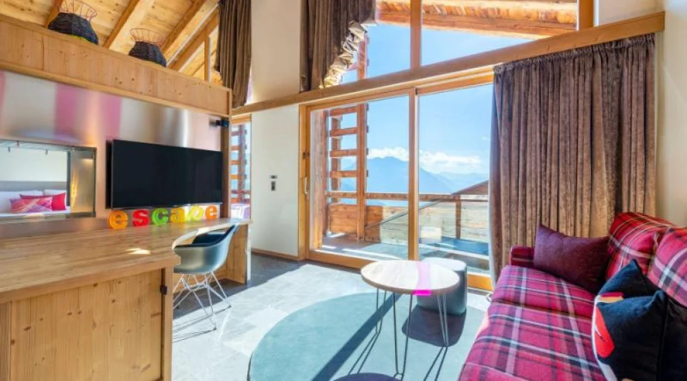 Sublime, Bi-level Suite, One King, Sofa Bed, Mountain View, Top Floor, Balcony, Fireplace at W Verbier