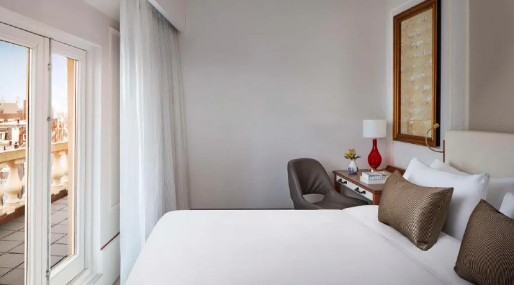 Small Superior Room at Tivoli Doelen Amsterdam