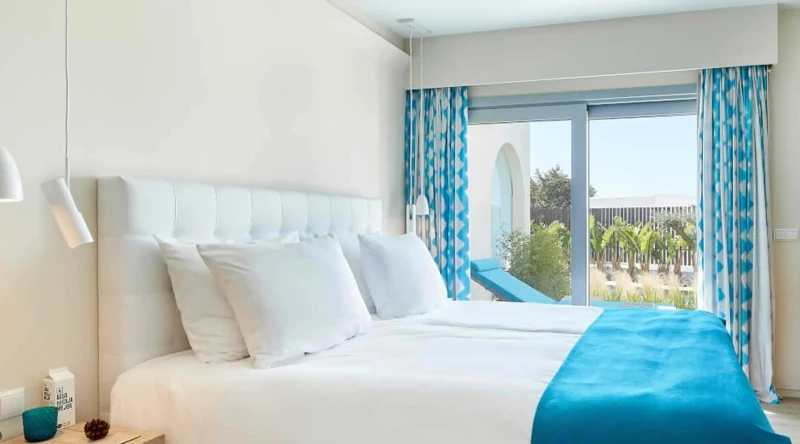 Laguna Suite Swim Up at 7pines Resort Ibiza