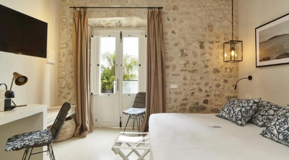 Double Standard at La Torre Del Canonigo