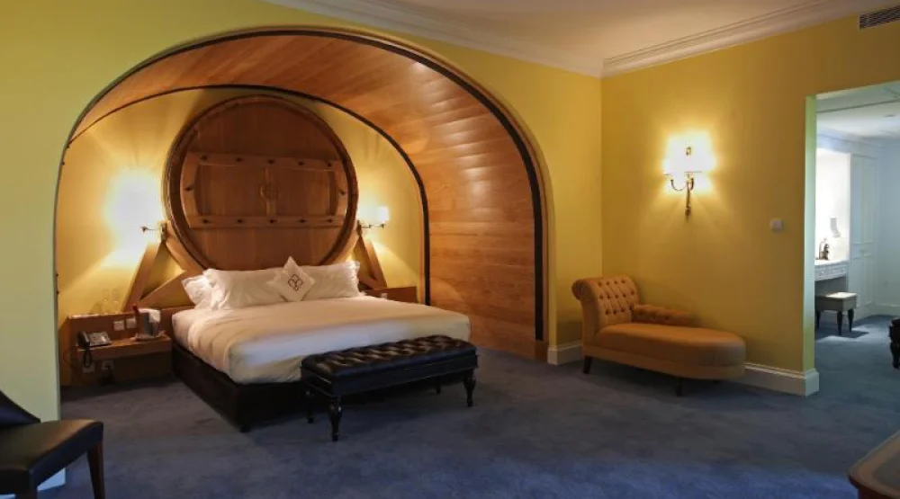 Master Suite Garden and City View Floor Four Of Main Building at The Yeatman