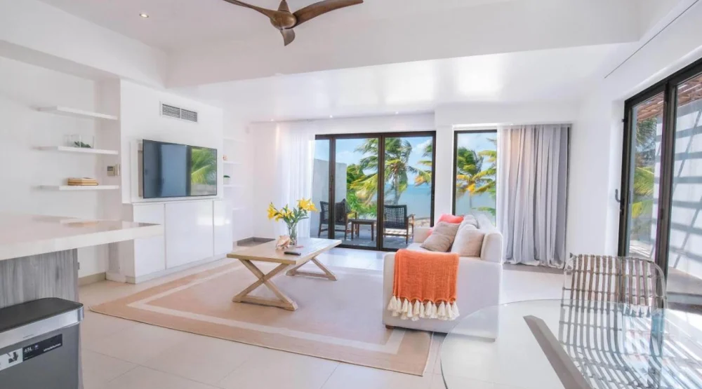 1-bedroom Oceanfront Suite W/ Kitchen, One King Bed, Non-smoking at Hodges Bay Resort & Spa