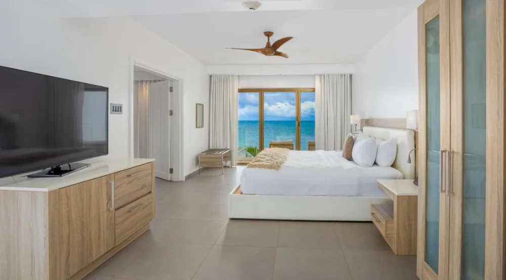 1-bedroom Oceanfront Suite, One King Bed, Non-smoking at Hodges Bay Resort & Spa