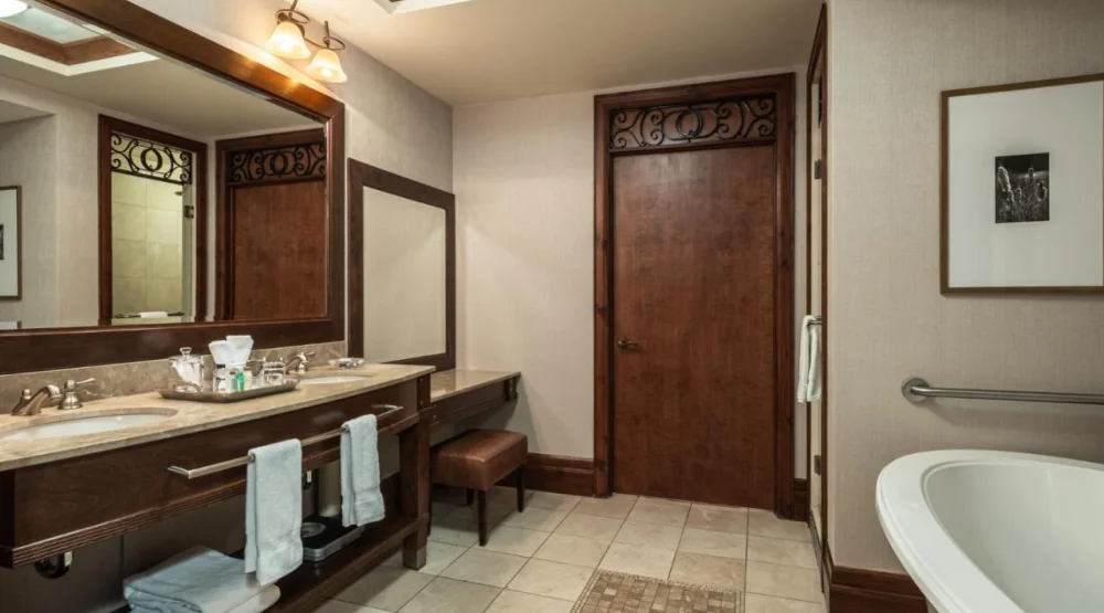 Semi-adapted Suite at Hotel Quintessence