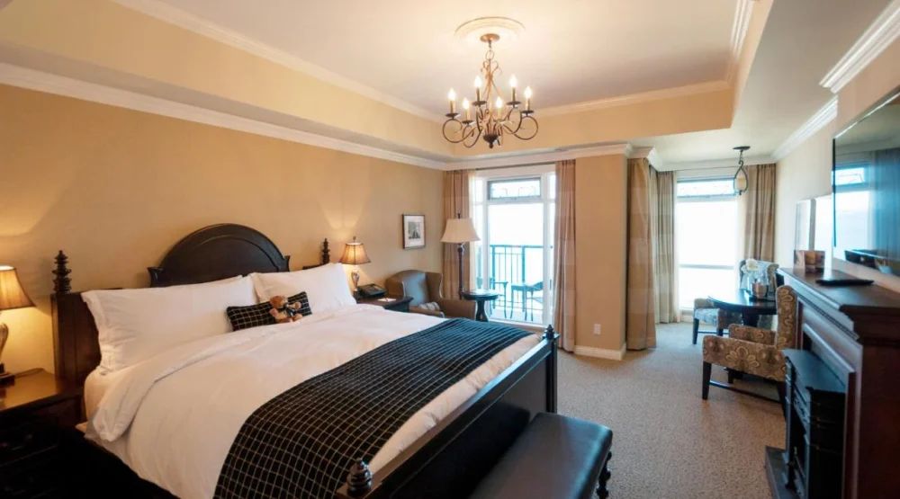 Guest Room Ocean View King at Oak Bay Beach Hotel