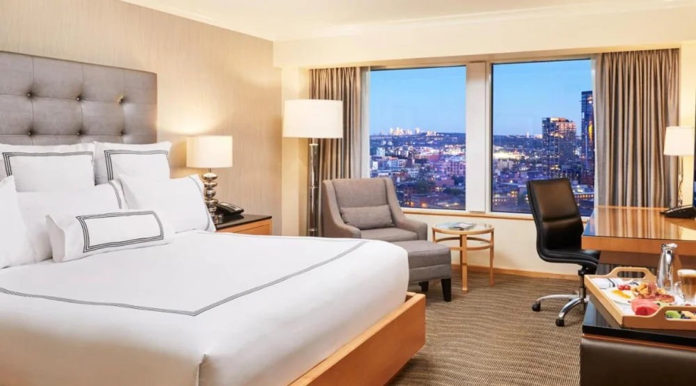 Deluxe King Room at Pan Pacific Vancouver