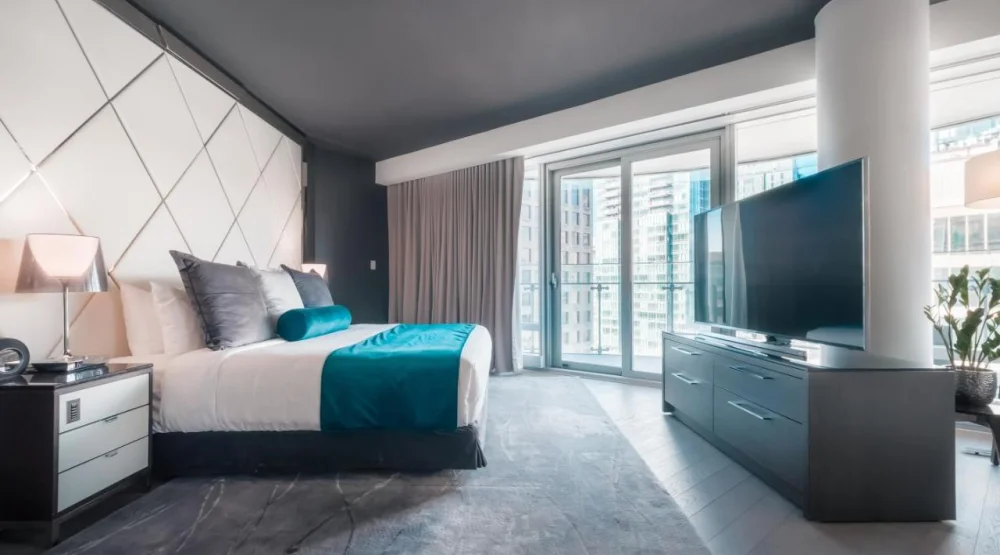 Paradox Signature King with Balcony and Spa Bath at Paradox Vancouver