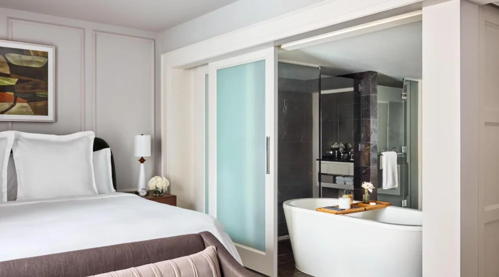 Deluxe King Room at Rosewood Hotel Georgia