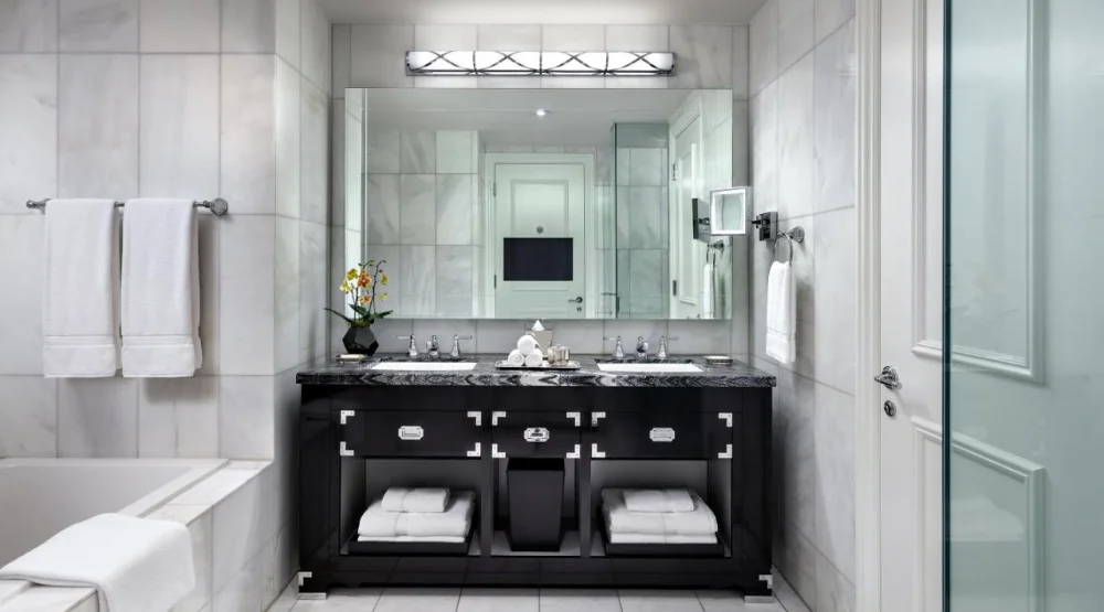 Deluxe, King Bed, Guest Room, One King, City View at The St. Regis Toronto