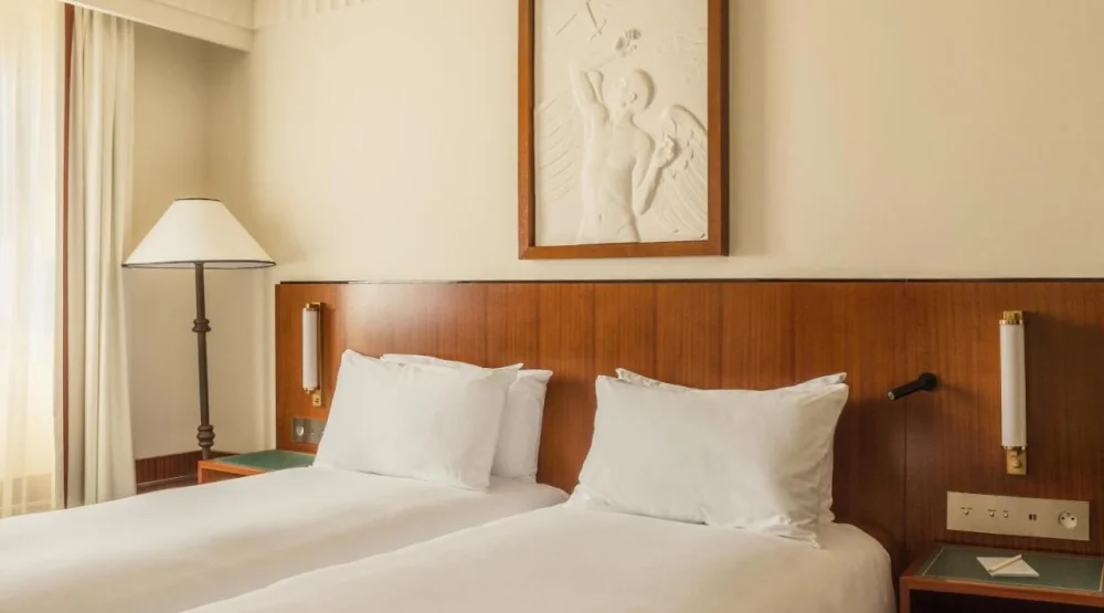 Interconnecting King Room at Hotel Des Grands Voyageurs