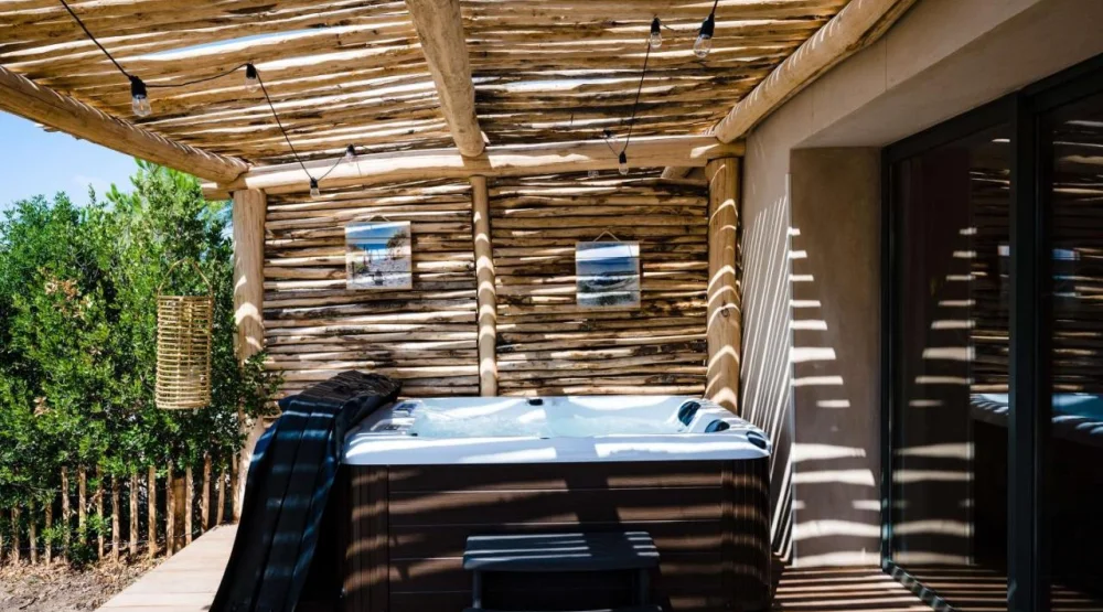 Prestige King Room By The Beach with Hot Tub at Le Hameau Des Pesquiers Ecolodge & Spa