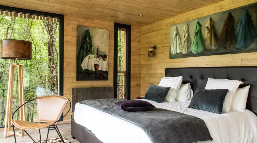 Houppelandes - Suite with Hot Tub at Loire Valley Lodges Hotel