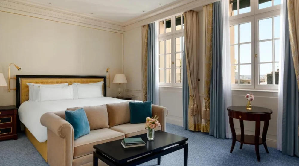 Deluxe Twin Room at Shangri-La Paris