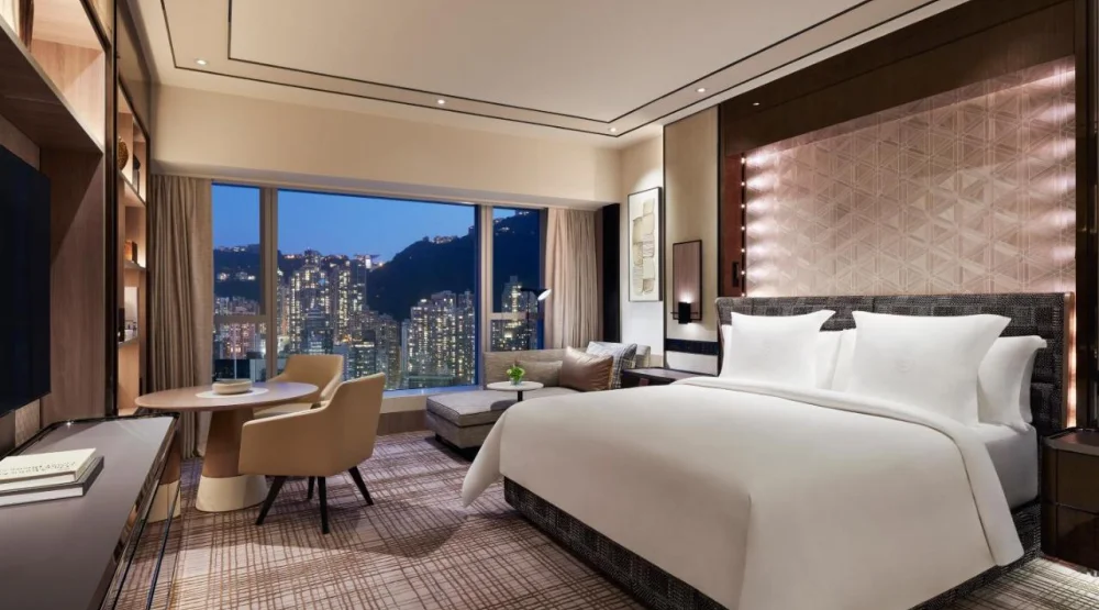 Deluxe Peak-view Room King at Four Seasons Hong Kong