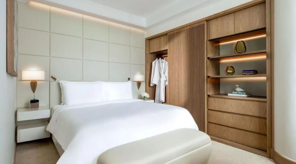 Prestige Suite King at Lanson Place Hotel